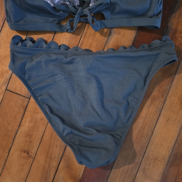 NWOT CUPSHE RIB SCALLOPED BIKINI SET HIPSTER LOW RISE SIZE MEDIUM - Picture 6 of 8